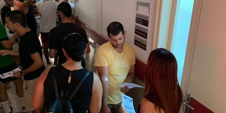 Bağımsızlık yolu Lefkoşa örgütü ücretsiz sağlık hakkı ile ilgili bildiri dağıtımı ve basın açıklaması yaptı