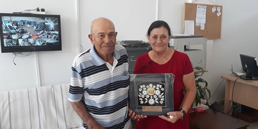 Uluçay kanser hastaları yardım derneğine 1000 tl kurban parası bağışı yaptı