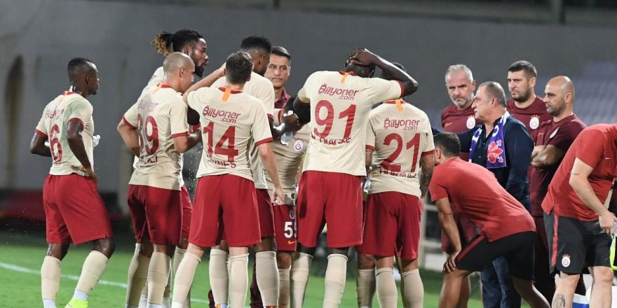 9 futbolcuyla yollarını ayırdı