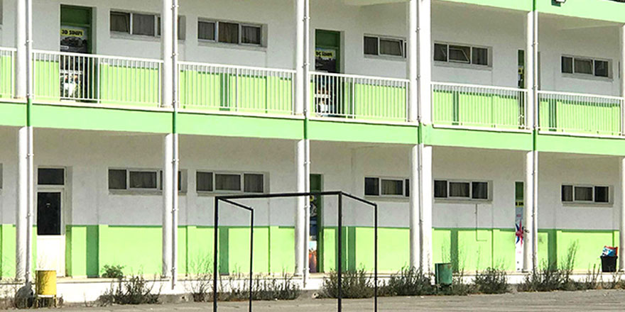 “Okullar toz, toprak, pislik içinde”