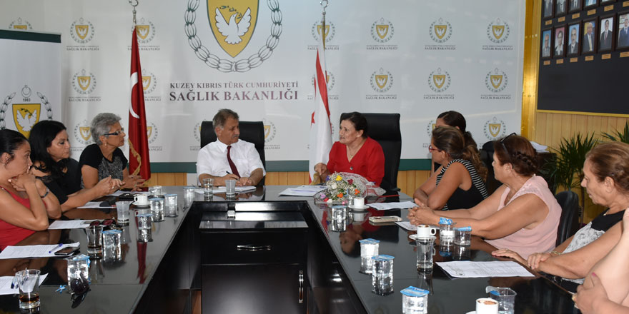 Kanser hastalarına yardım derneği Sağlık bakanı Pilli’yi ziyaret etti