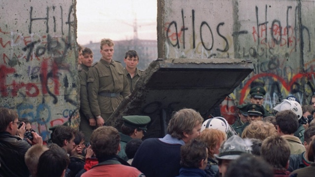 Berlin Duvarı'nın yıkılışının 27. yılı