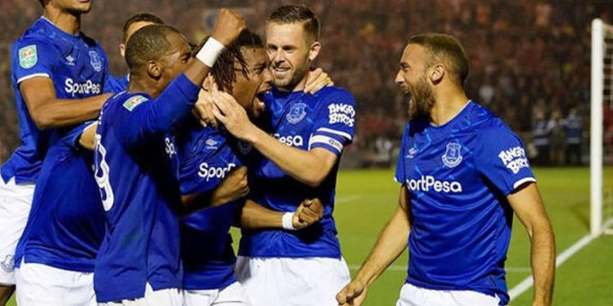 Everton kupada turladı