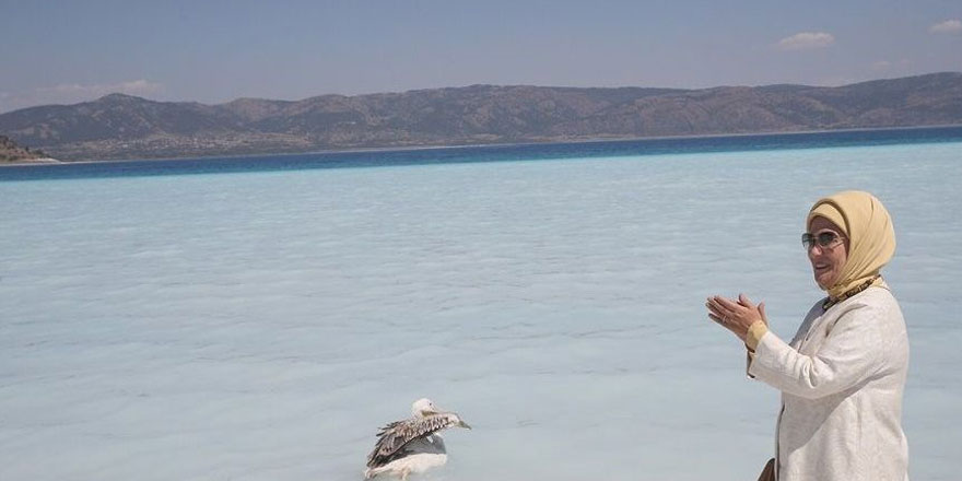 Emine Erdoğan Salda Gölü'nde: Halkımızın mutmain olmasını tavsiye ediyorum