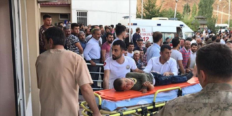 Bitlis'te minibüs şarampole devrildi