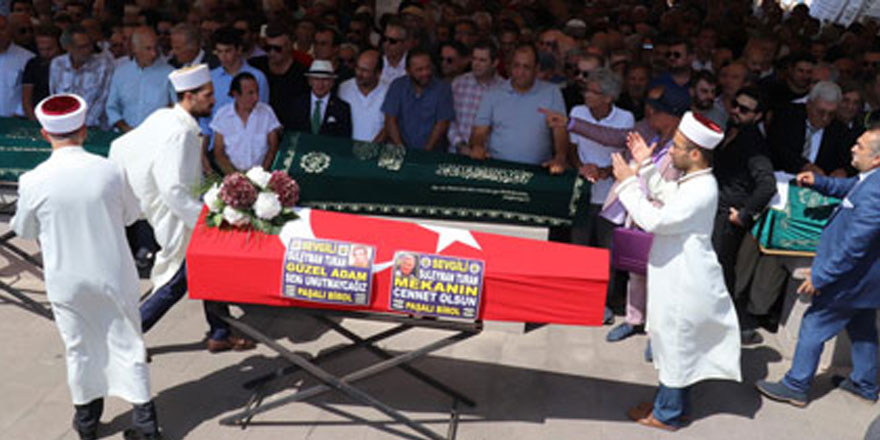 Yeşilçam'ın direği böyle uğurlandı