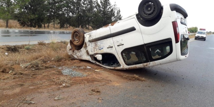 Takla atan araç sürücüsü kazayı yara almadan atlattı.