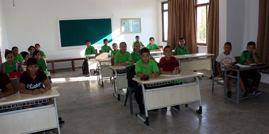 Ortaokul ve liseler bugün ders başı yapıyor