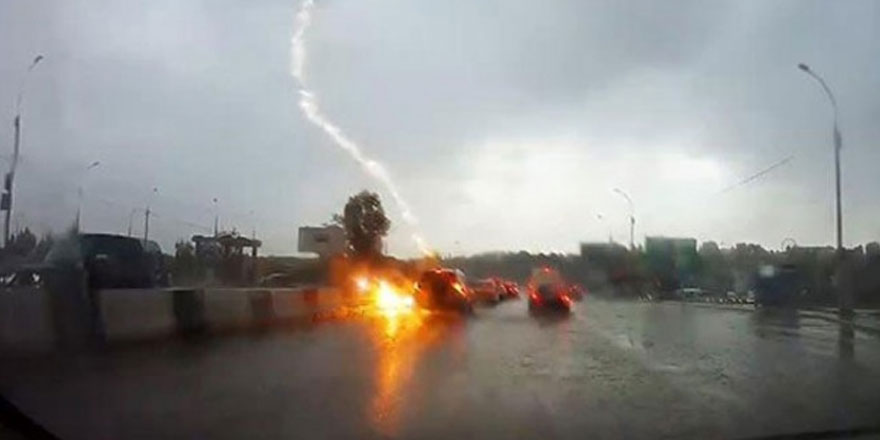 Arka camına yıldırım düştü!