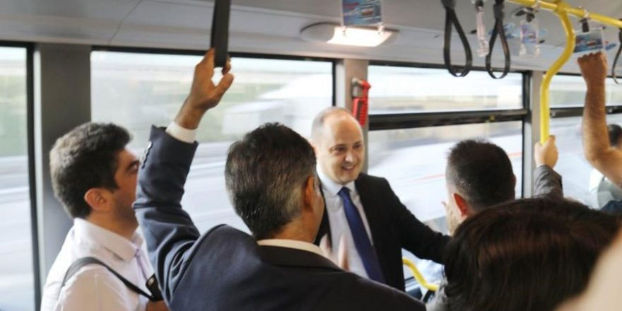 Metrobüste müdür var!
