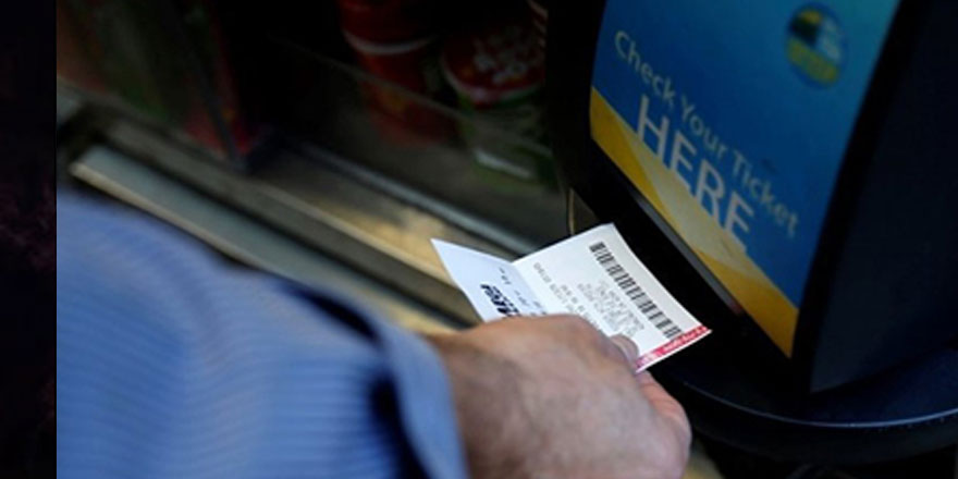 Karısı şans dilemeyi unuttu piyangoyu kazandı