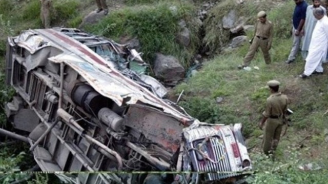 Pakistan'da otobüs kazası: 24 Ölü, 50 Yaralı