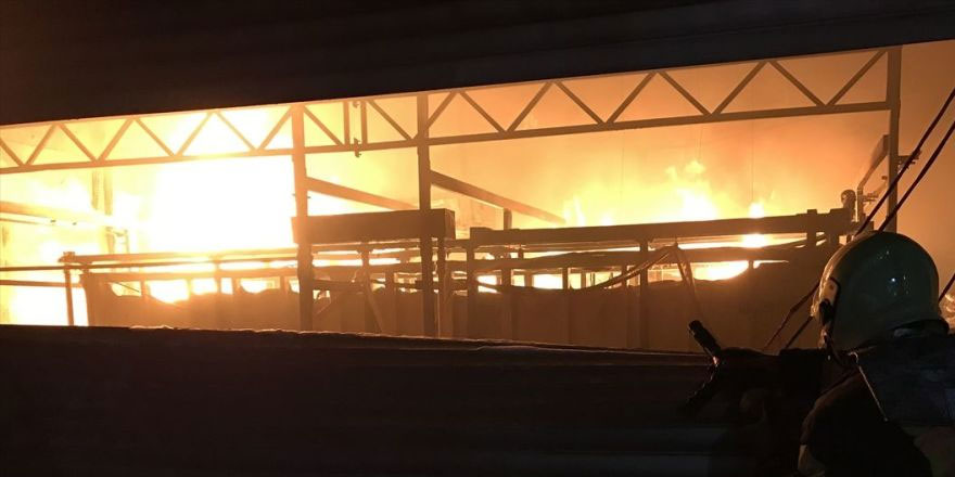 Manisa'da fabrika yangını