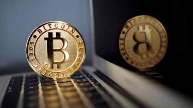 Bitcoin altını Google’da geçti
