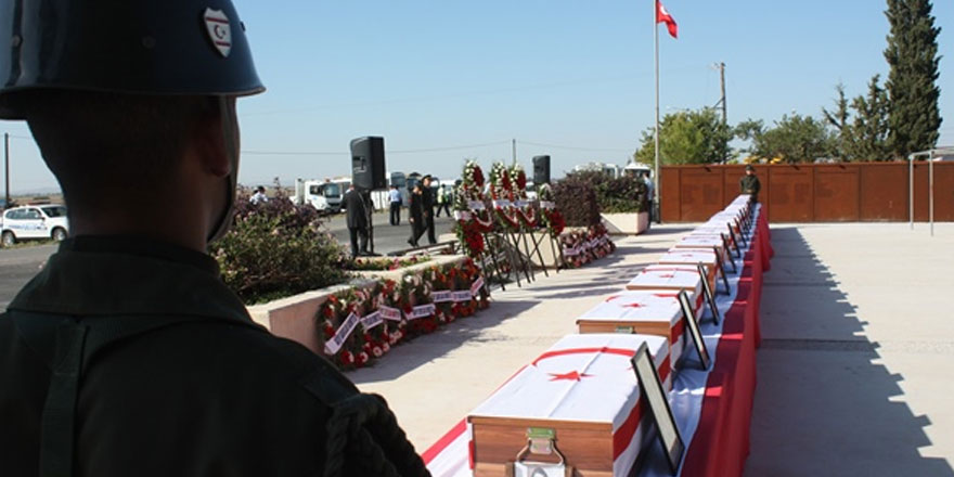 Katliam çukurundaki 21 şehit daha Muratağa-Sandallar şehitliği’ne defnedildi