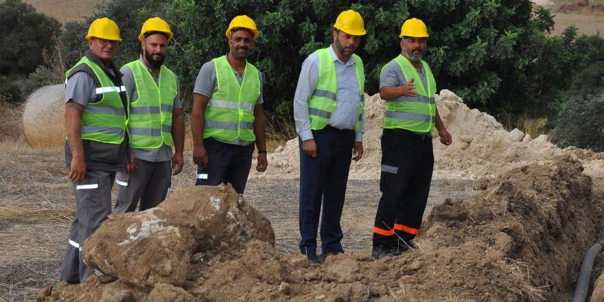 Su boruları döşenmeye devam ediyor