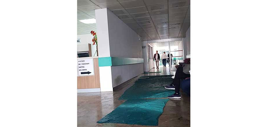 Hastane koridorları göle döndü