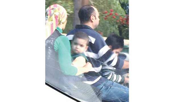 Motosiklete 4 kişi bindiler