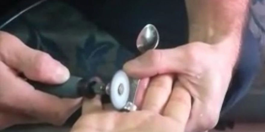 Parmağını sıkan yüzüğü itfaiye çıkardı