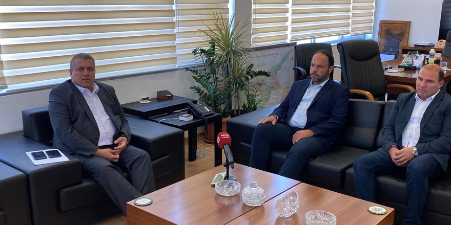 Başkan İsmail Arter Belediye Başkanları Hasan Sadıkoğlu Ve Mustafa Zurnacılar ile toplantı yaptı