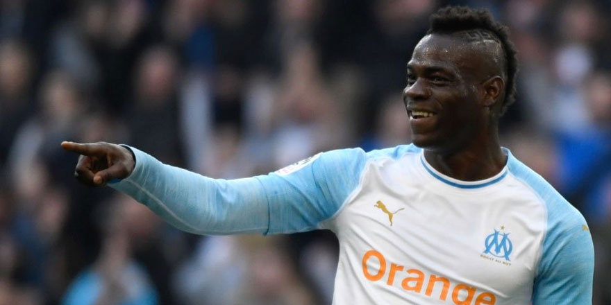 Balotelli’nin sahayı terk etmek istediği ırkçı saldırı sonrası skandal açıklama!