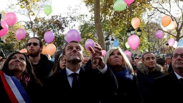 Fransa, Paris’teki terör kurbanlarını andı