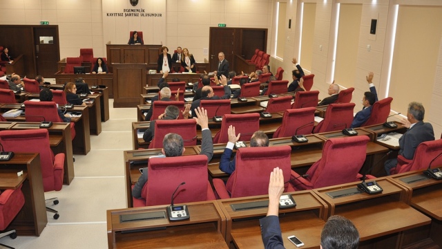 Güçlü bir hükümet aranıyor