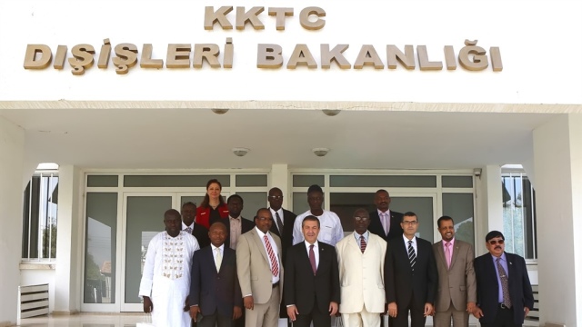 Dışişleri Bakanı Ertuğruloğlu yabancı gazetecilere brifing verdi