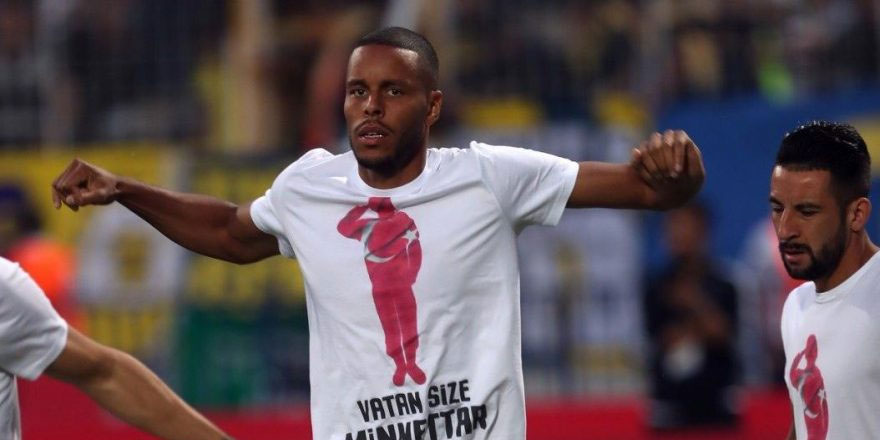 Zanka Danimarka’da eleştiri konusu olan ‘Asker’ tişörtü hakkında ilk kez konuştu