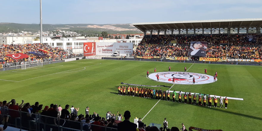 Olaylı maçın yıldızı tribünlerdi