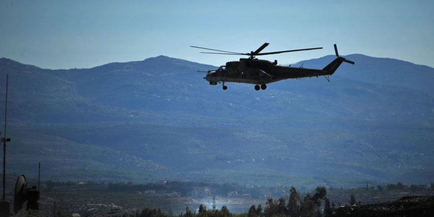 Rus helikopterlerinin Suriye'deki Türk-Rus devriyeleri sırasında koruma sağladığı anlar kamerada