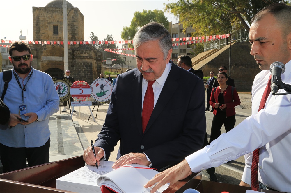 Lefkoşa’da Atatürk Anıtı önünde tören düzenlendi