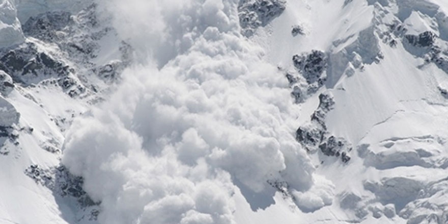 Hindistan'da çığ altında kalan 6 kişi yaşamını yitirdi