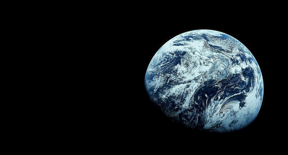 ‘Dünya başka bir gezegenle çarpışmış olabilir’