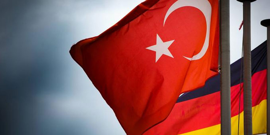 RZ: Almanya'daki Türkler "ihbar" tehlikesi altında