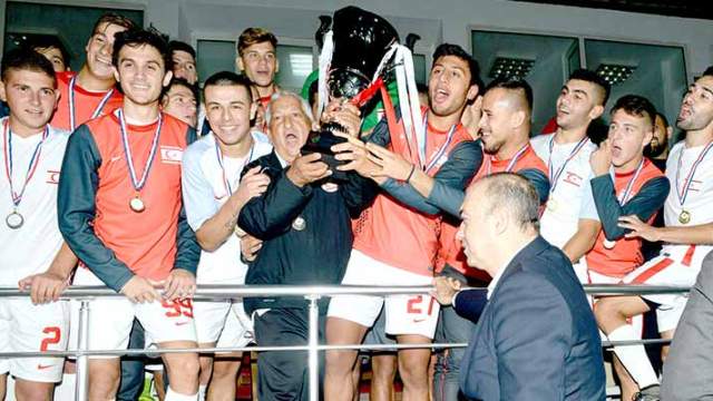 “Savaşan” Milliler Kupayla “Sivri”ldi : 2-1