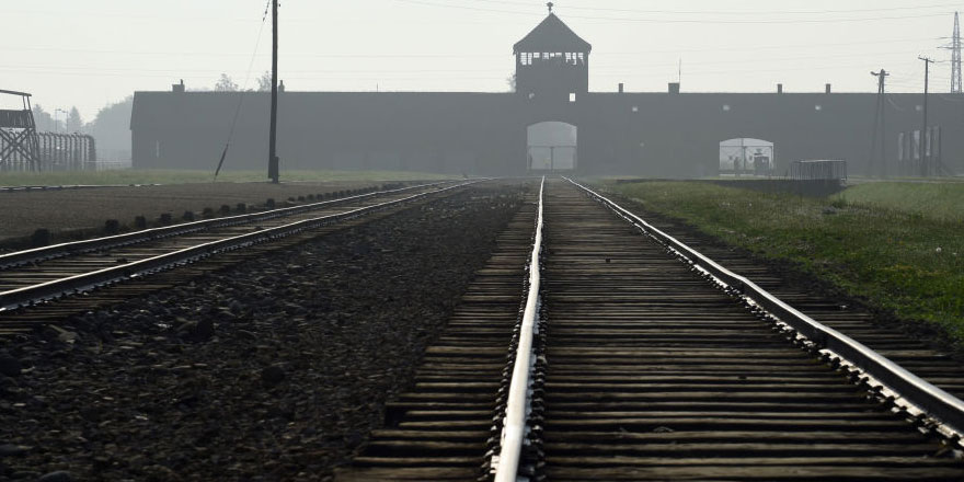 'Auschwitz temalı' yılbaşı süslemesi satan Amazon'a tepki