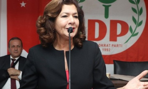 Yangından mal kaçırır gibi seçim yapıyoruz