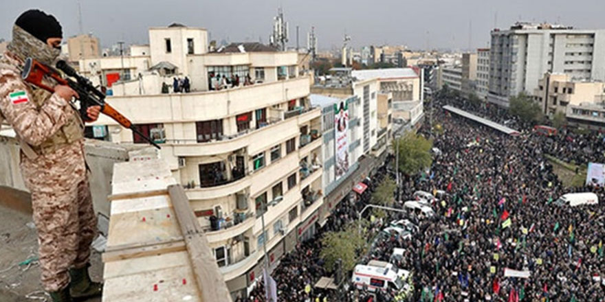 İran Devlet televizyonu "silahlı" bazı göstericilerin öldürüldüğünü teyit etti