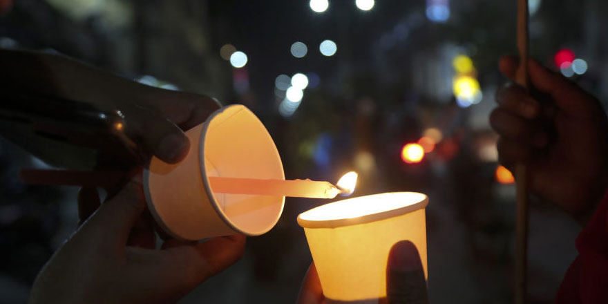 Hindistan'da toplu tecavüz skandalında halk sokaklara döküldü