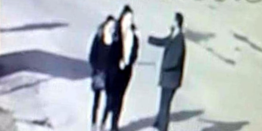 Kaldırımda yürüyen iki kadına kimyasal saldırı