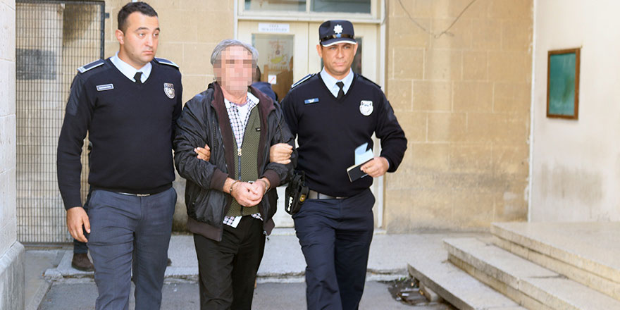 1993'den bu yana izinsiz yaşıyor