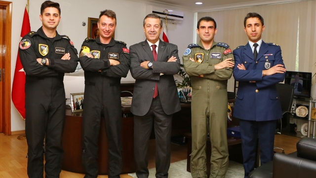 Dışişleri Bakanı Ertuğruloğlu Solotürk Pilotlarını kabul etti