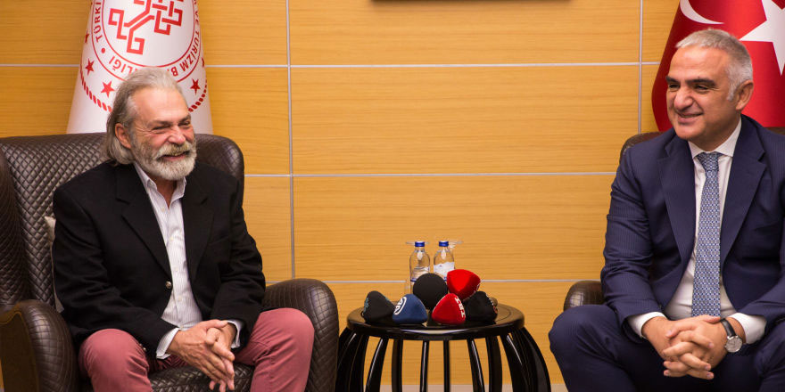 Kültür Bakanı Ersoy, Emmy ödüllü Bilginer ile bir araya geldi