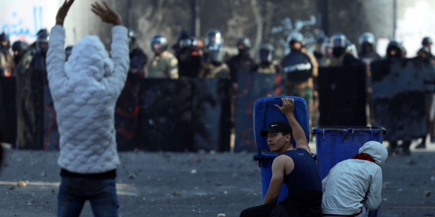 Kerbela kentindeki Meclis binasına girmeye çalışan 15 gösterici yaralandı