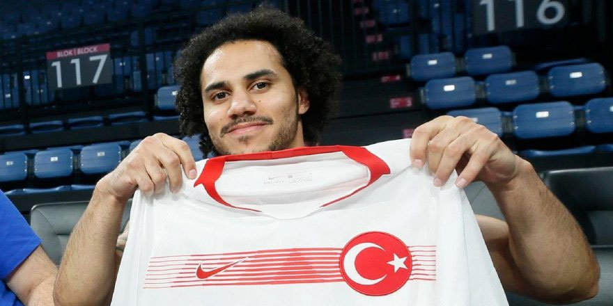 Ufuk Sarıca’dan Shane Larkin açıklaması! Türk olacak mı?