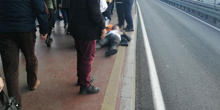 Durakta bayılarak düşen kişiye metrobüs çarptı