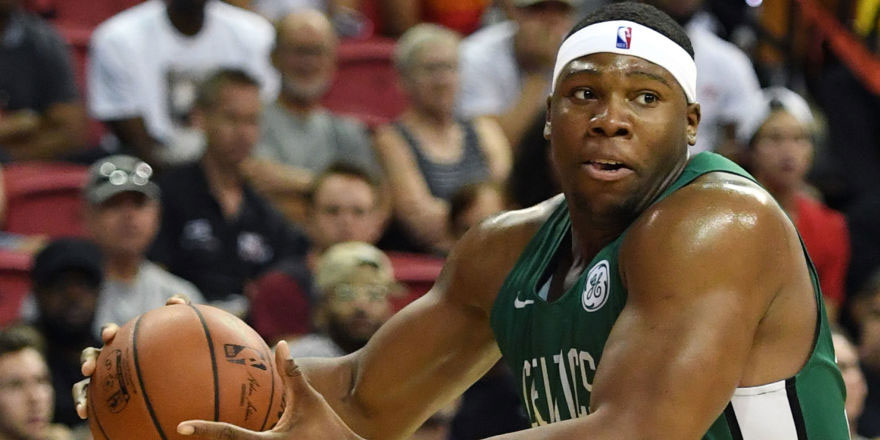 Çin'de milli marş okunurken bayrağa bakmayan Fransız basketbolcuya ceza