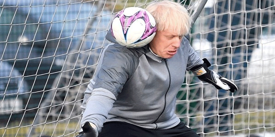 İngiltere Başbakanı Johnson çocuklarla 'penaltı' atışları yaptı
