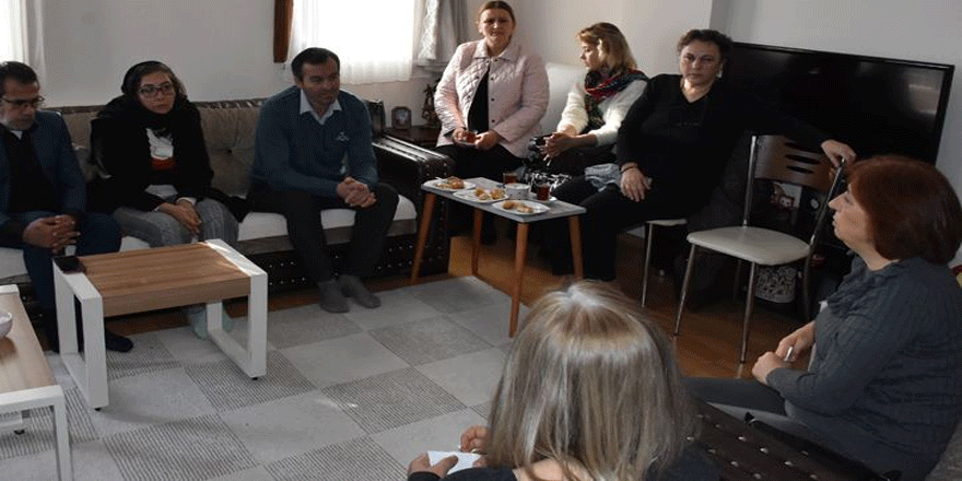 Özgecan'ın ailesi Ceren Özdemir'in ailesini ziyaret etti: Kızım aklıma geldi, ağlıyoru